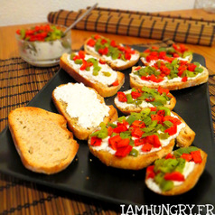 Toasts chevre miel poivrons rotis